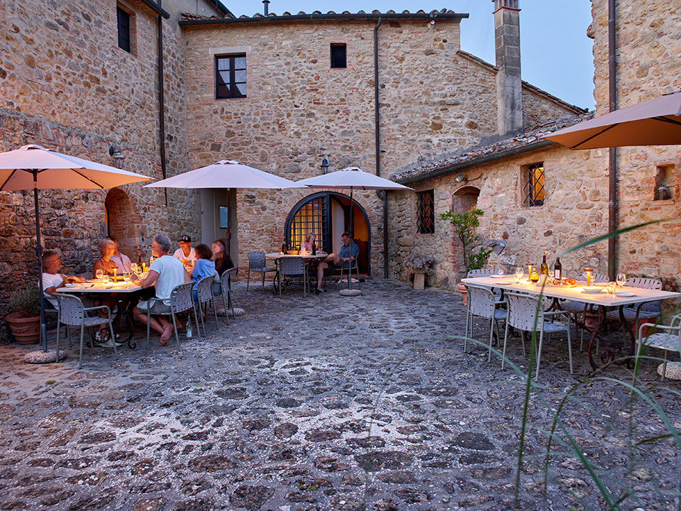 Ferienhaus Podere Cortilla, Volterra, Toskana, Innenhof, Terrasse